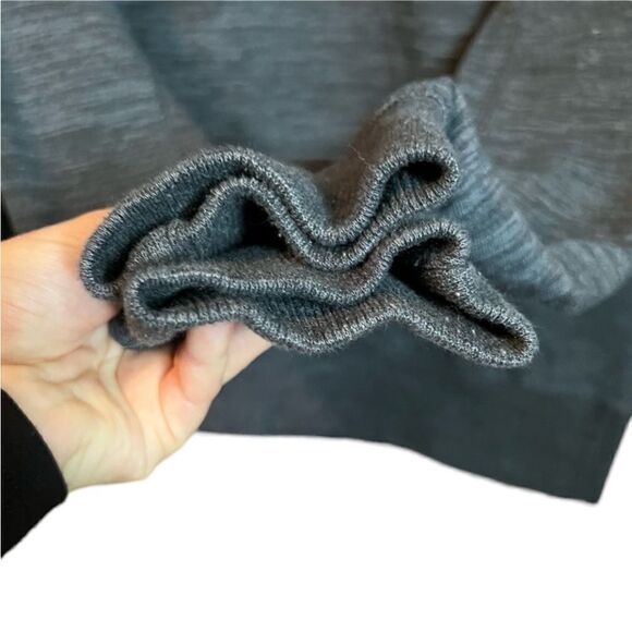 Champion‎ grey crew neck  sweater. Size small - Picture 3 of 8